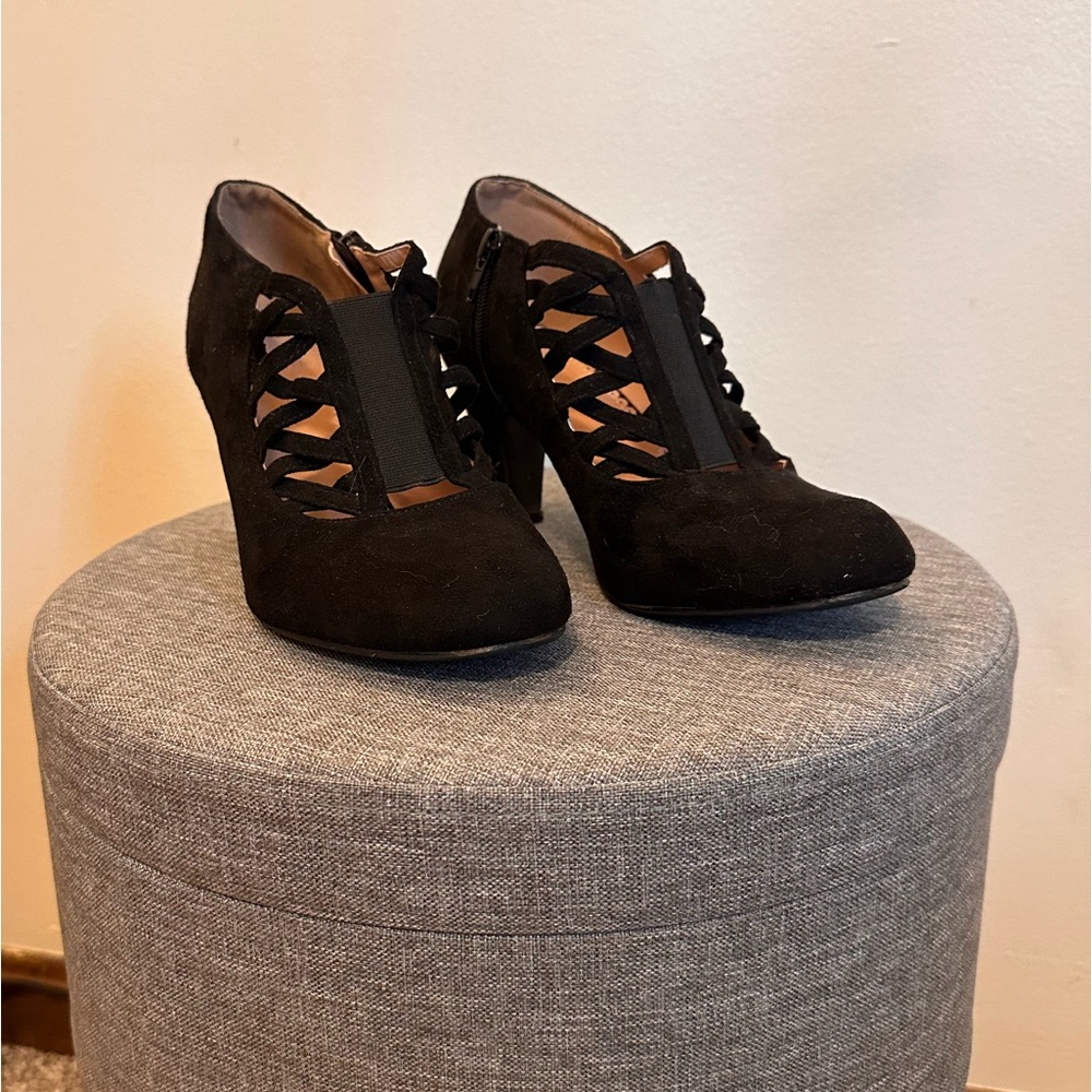 Black 3” booties.